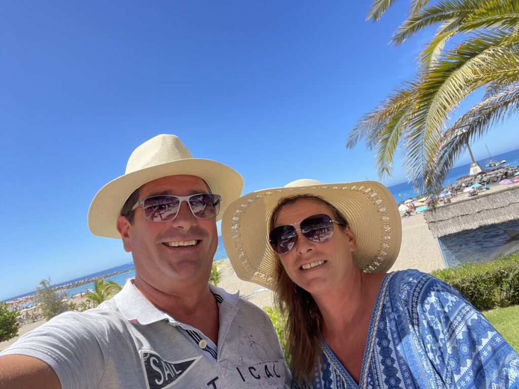 Steffi und Wolfgang mit Sonnenhut